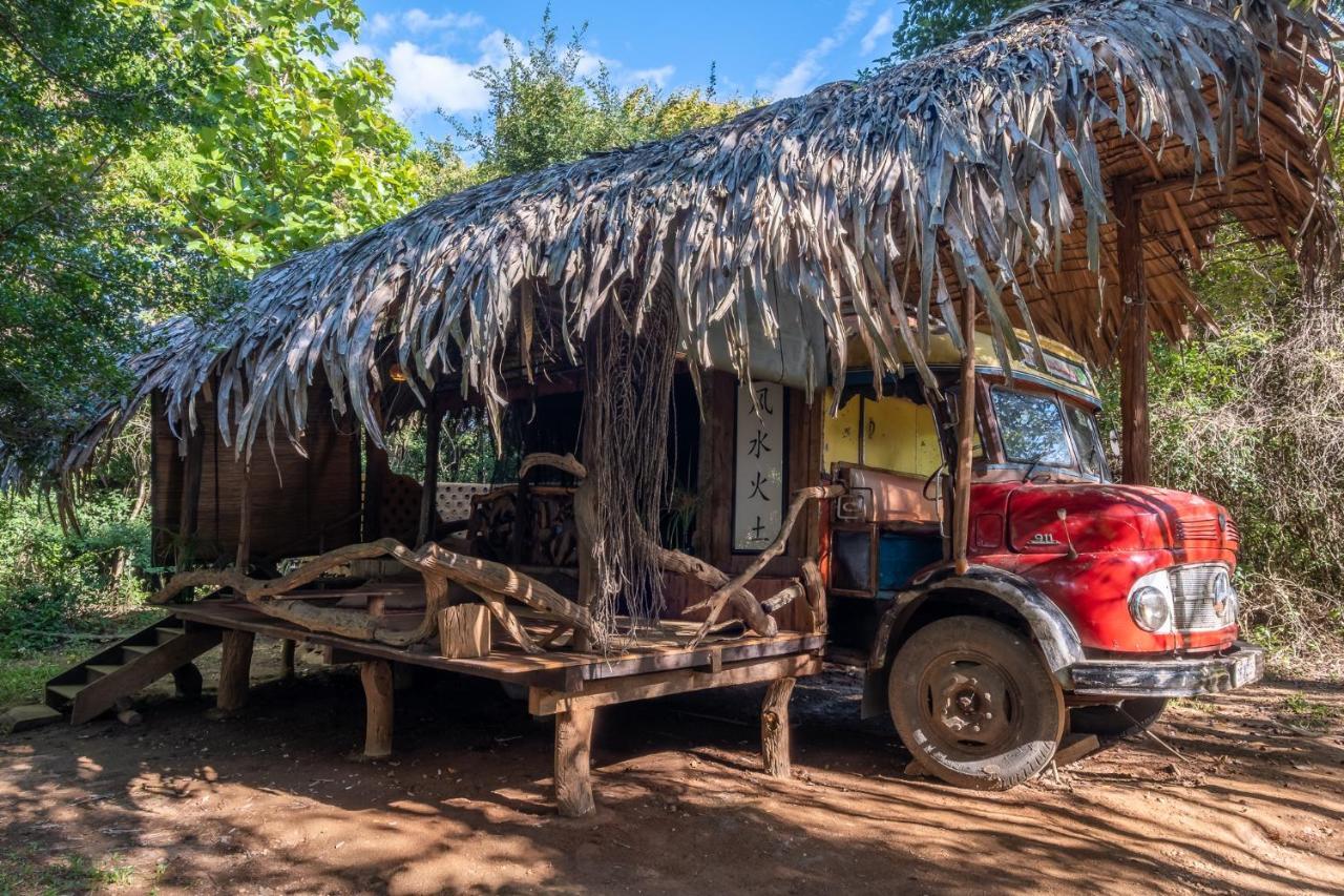 Banyan Camp Villa Hambegamuwa Екстериор снимка