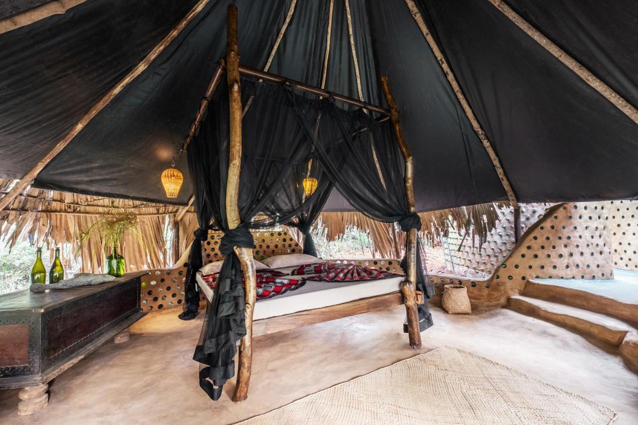 Banyan Camp Villa Hambegamuwa Екстериор снимка