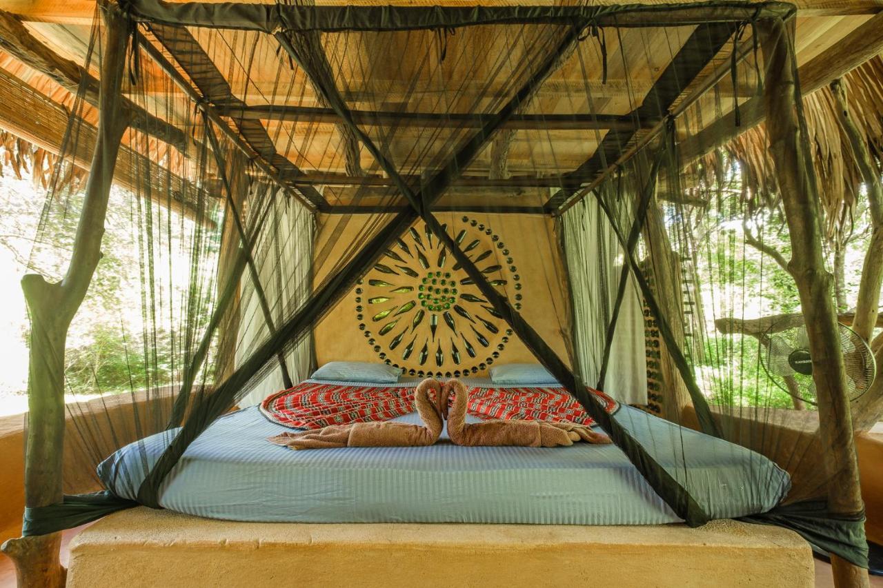 Banyan Camp Villa Hambegamuwa Екстериор снимка